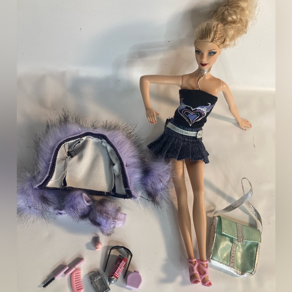 Barbie Vintage fashion muse Doll 1991 Blonde painted nails